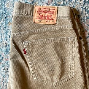 VINTAGE LEVI JEANS SIZE 34/32 PRICE FIRM FREE SHIPPING TOOK MANY YEARS TO FIND.